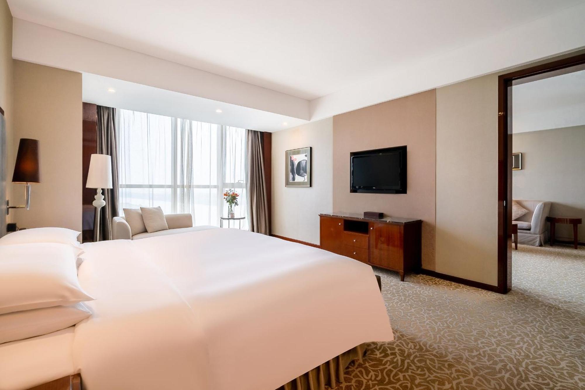 Crowne Plaza Zhenjiang By Ihg Hotel Bagian luar foto