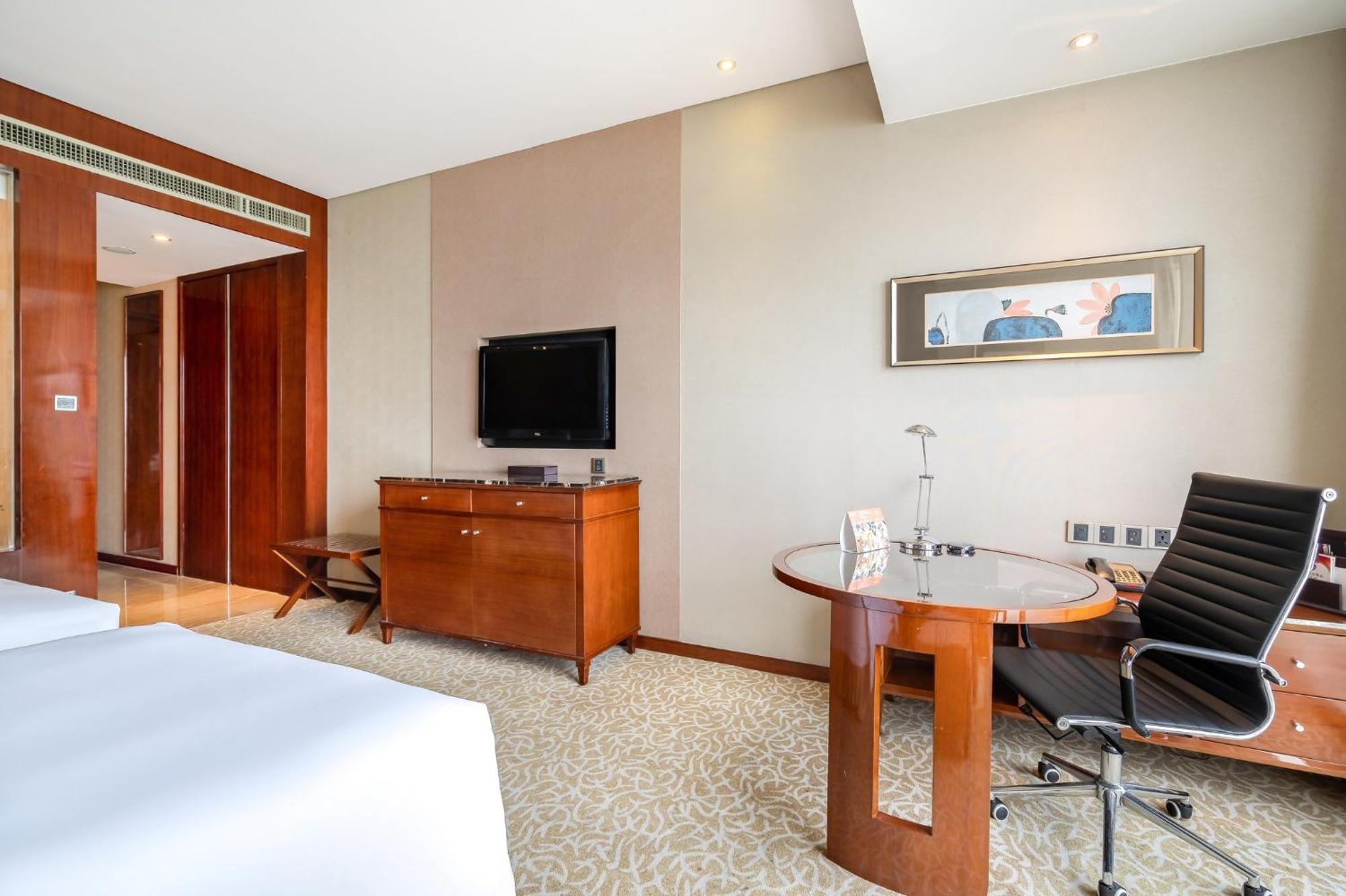 Crowne Plaza Zhenjiang By Ihg Hotel Bagian luar foto