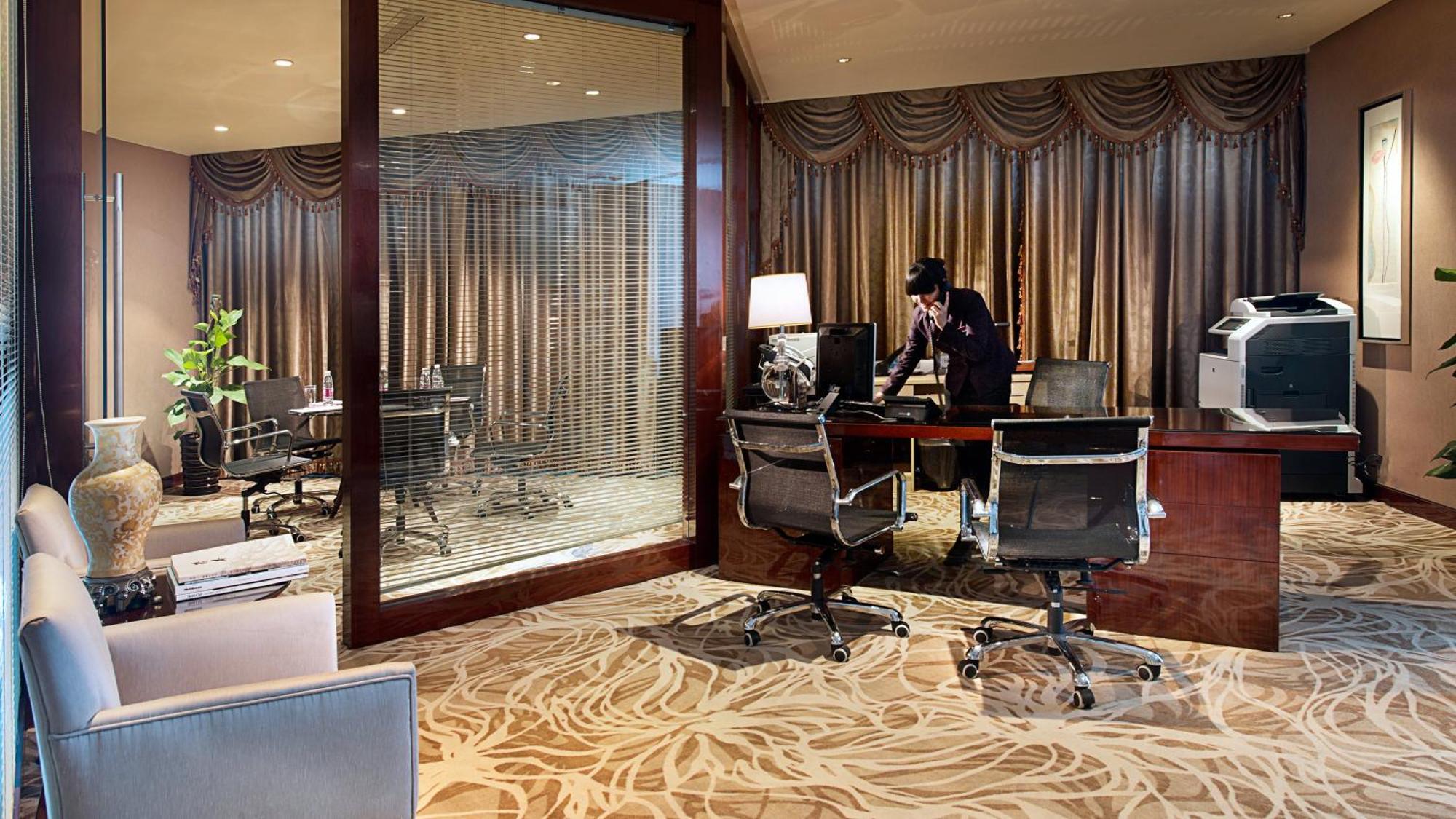 Crowne Plaza Zhenjiang By Ihg Hotel Bagian luar foto